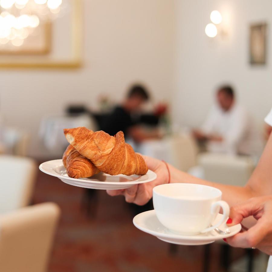 Hotel Kozak เบอร์โน ภายนอก รูปภาพ