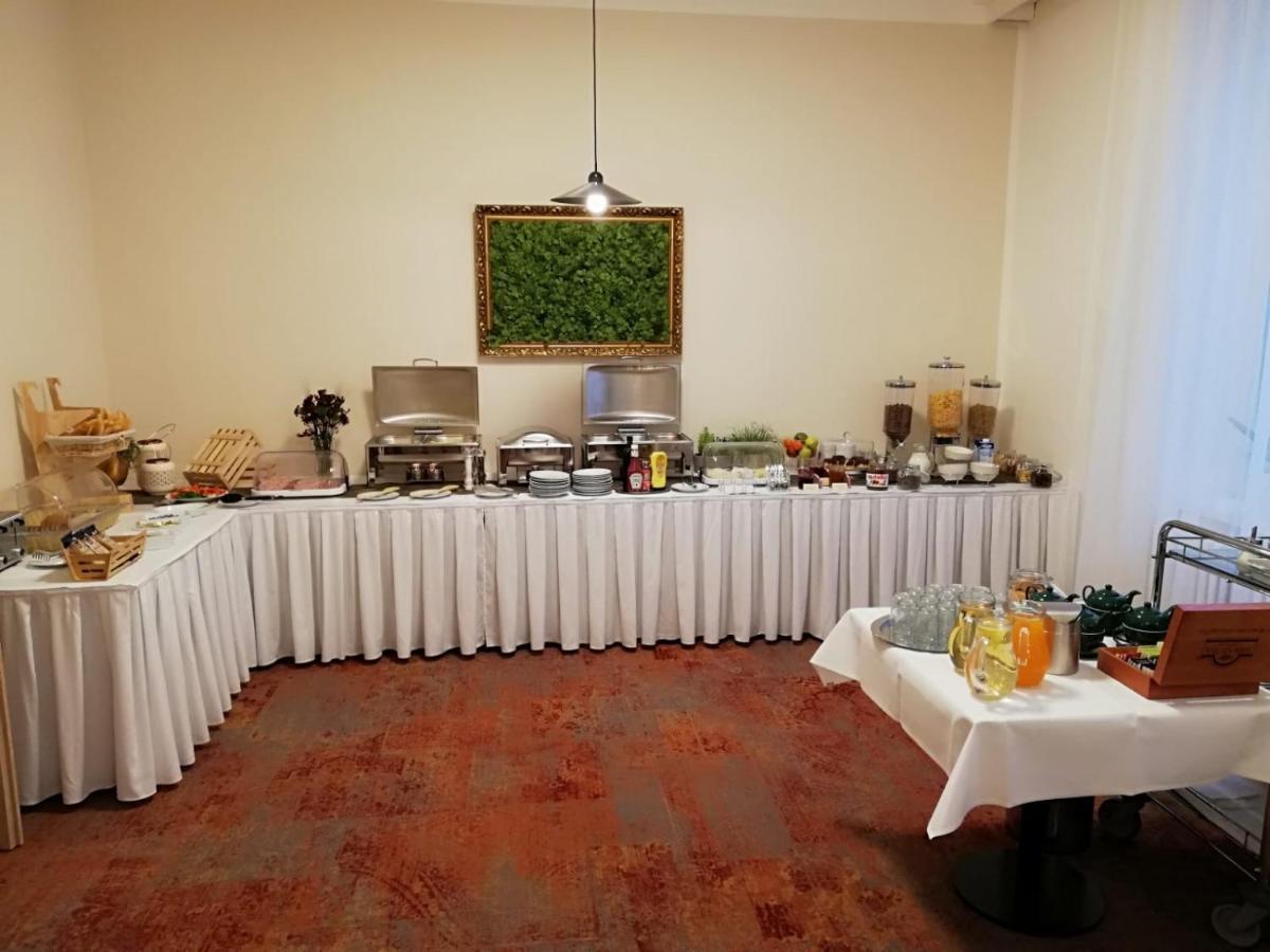 Hotel Kozak เบอร์โน ภายนอก รูปภาพ